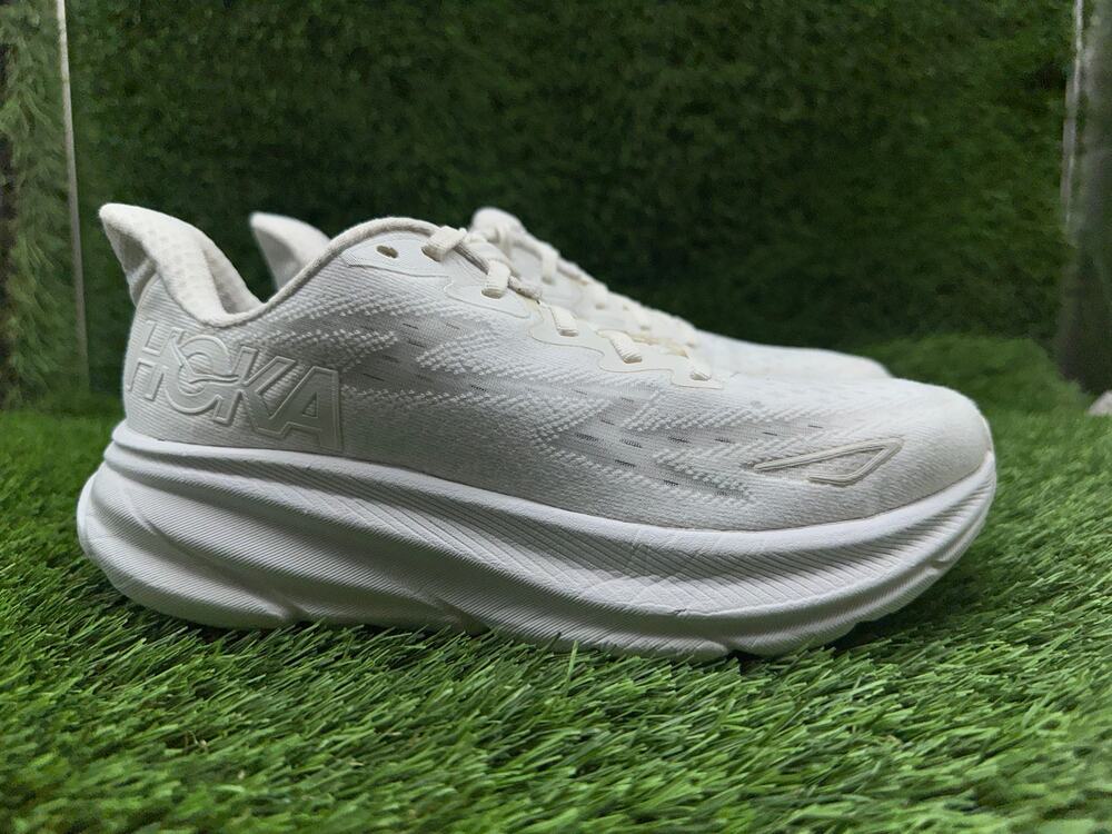 Hoka One One Clifton 9 1127896-WWH Athletic Sneaker Women's 6B White Knit Sports